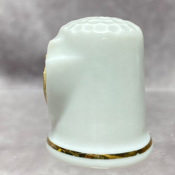 Vintage North Head Lighthouse Porcelain Thimble With Gold Trim Washington - Picture 3 of 8